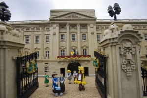 Royal baby makes Windsor bow as a Lego figure