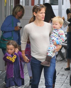 Jennifer Garner Takes Samuel & Seraphina To Breakfast