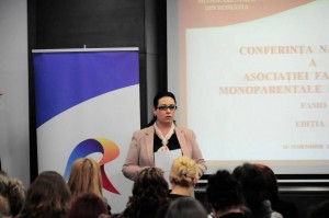 563164_366352076834413_58743842_n