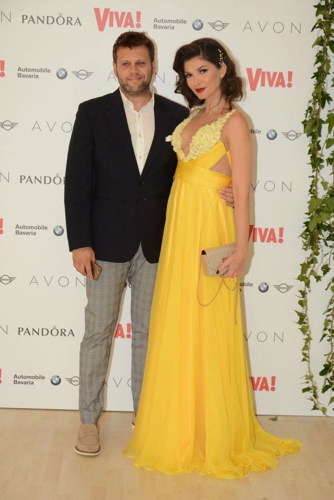 Alina Puscas insarcinata petrecerea viva