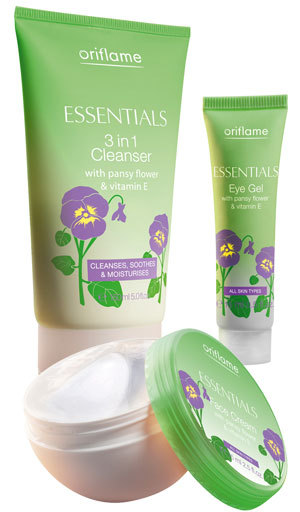 Gama Essentials pentru ingrijirea fetei de la Oriflame