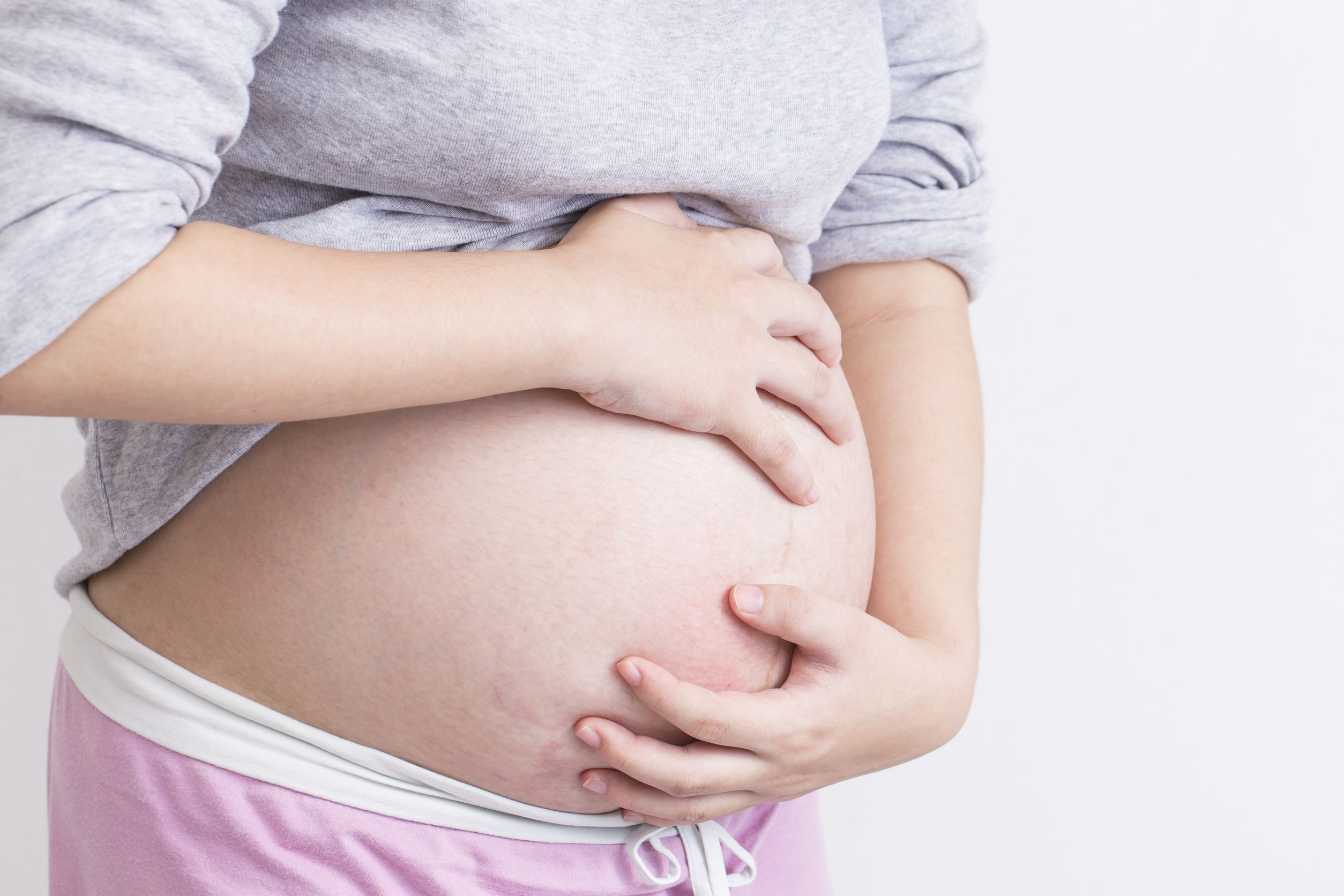 Беременный живот Сток фото. Как выглядит схватка у беременных. Как выглядит схватка у беременных на животе. Тянет внизу живота беременной