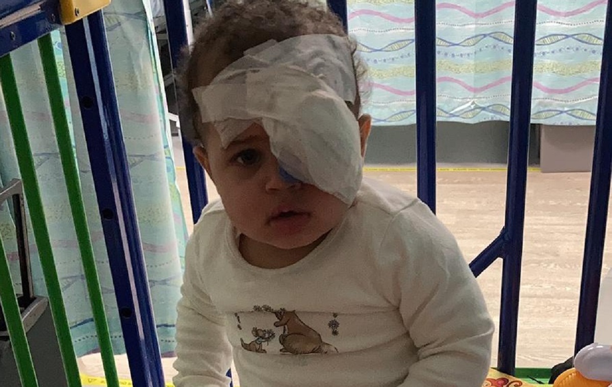 O fetiță și-a pierdut un ochi, după ce medicii i-au zis inițial că are ...